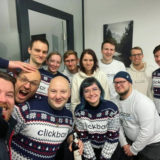 Der Aufstieg maßgeschneiderter Weihnachtspullover in Europa: Ein festlicher Trend für Marken und Unternehmen